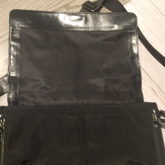 🍀Black nylon messager bag by Michael Kors 🍀🍀 - Picture 12 of 14